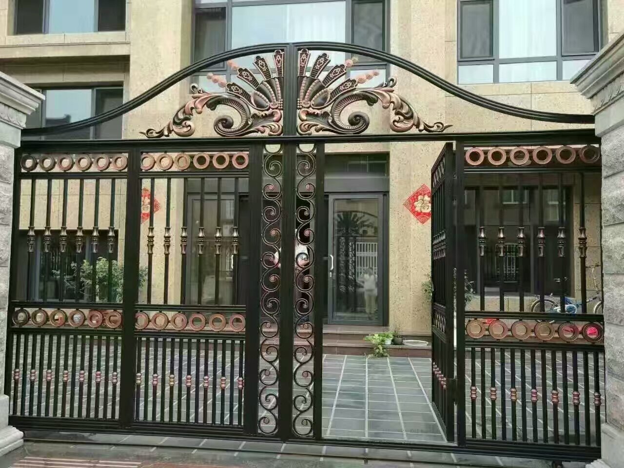 <b>铁艺大门-32</b>